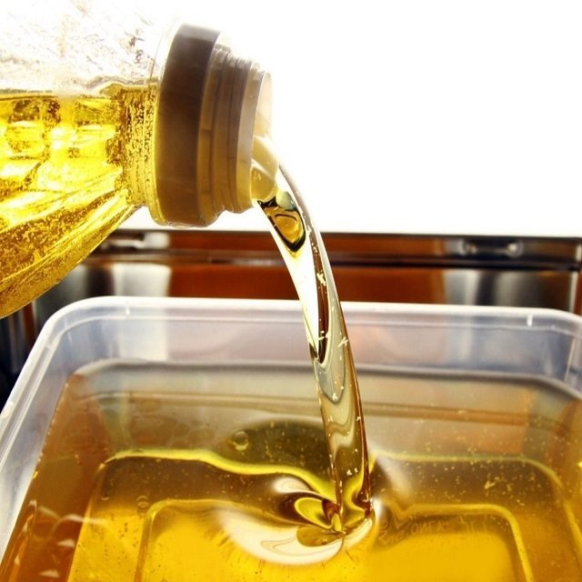 Refined Canola Oil / Rapeseed Oil 98% Pure Fractionated Edible Cooking Oil 20L 3-Year Shelf Life  Food Industry Bulk